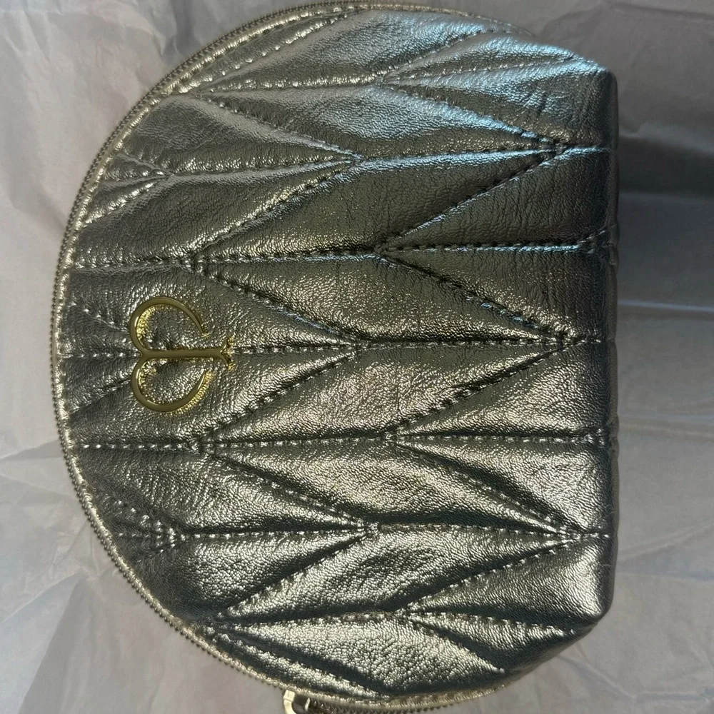 Clé de Peau Beauté bag and set. - Picture 5 of 8